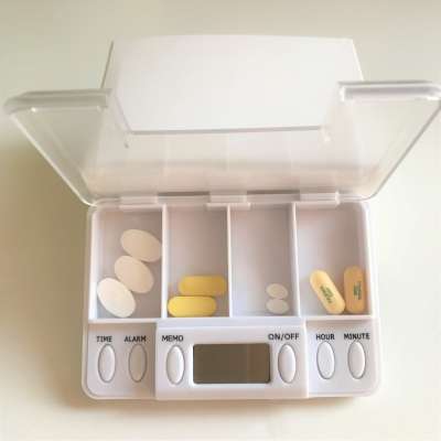 New Arrival timer 7day pillbox one week pill reminder Mini electronic pillbox white color